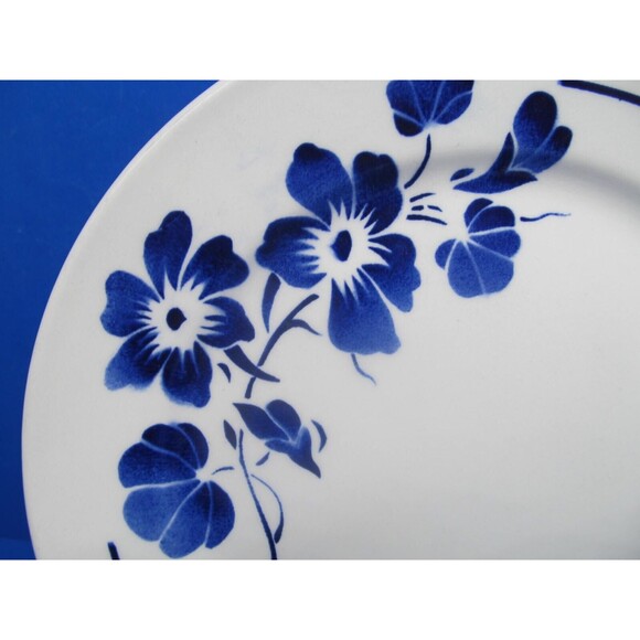 Comptoir de Famille  8 1/4" Floral Salad Plates Set of 3 - Picture 7 of 12